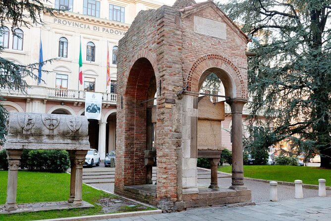 Padova Scavenger Hunt and Sights Self-Guided Tour - Basilica of St. Anthony: the first major landmark