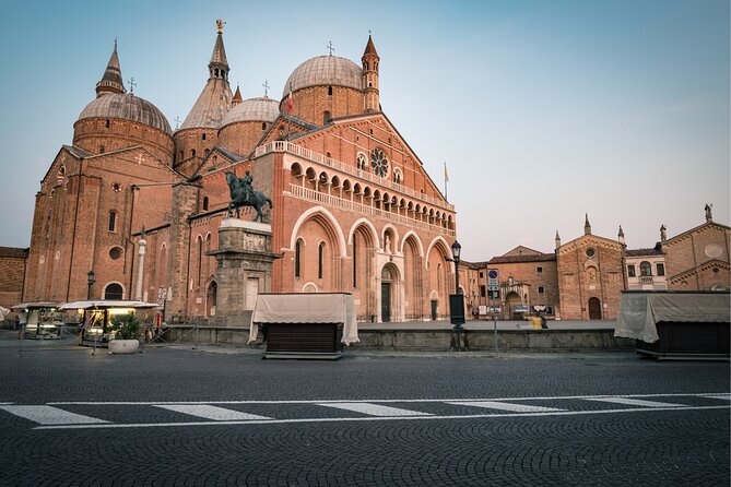 Padua Scavenger Hunt and Highlights Self Guided Audio Tour - Piazza della Frutta and the best place to pause