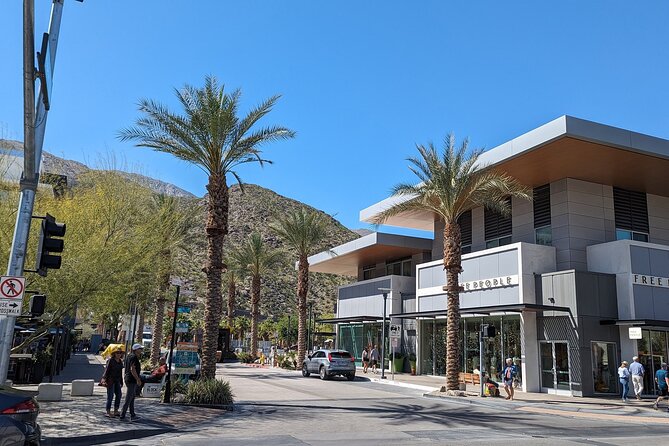 Palm Springs Scavenger Hunt Walking Activity and Game - Who will enjoy this Palm Springs activity most?