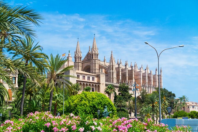 Palma de Mallorca Self-Guided Scavenger Hunt and Tour - Stop 1: Plaza de Toros de Palma de Mallorca