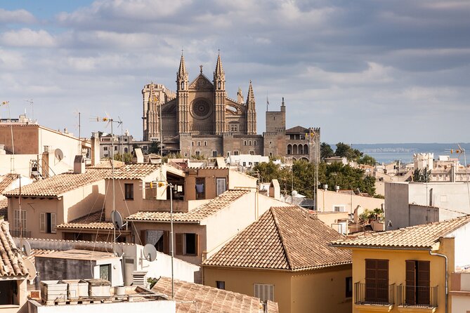 Palma de Mallorca Self-Guided Scavenger Hunt and Tour - Starting at Palma’s Sóller railway station
