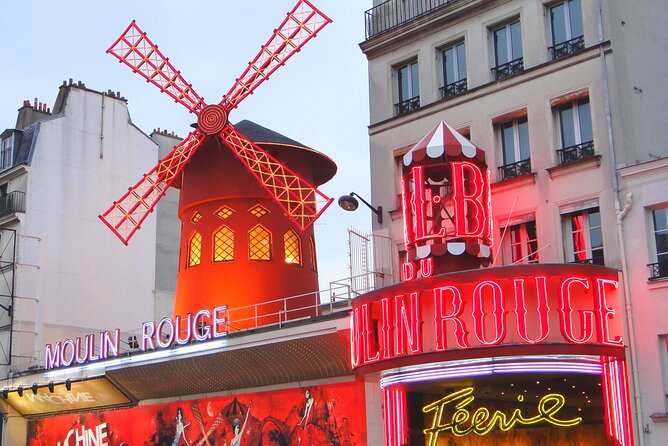 Paris (Montmartre) Scavenger Hunt and Sights Self-Guided Tour - Place du Tertre and the artistic Montmartre