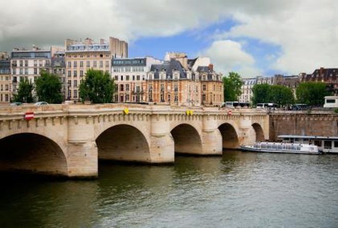 Paris Murder Mystery: Death on the Seine Quest and Tour - Key points at a glance
