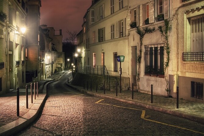 Paris Murder Mystery: Death on the Seine Quest and Tour - Starting beside the Louvre at Place du Carrousel
