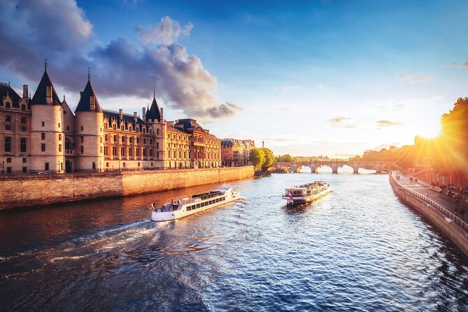 Paris Scavenger Hunt and Highlights Self-Guided Tour - Starting beneath the Eiffel Tower