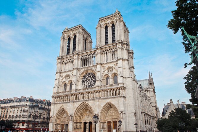 Paris Scavenger Hunt and Highlights Self-Guided Tour - Walking 6.2 kilometers through Paris