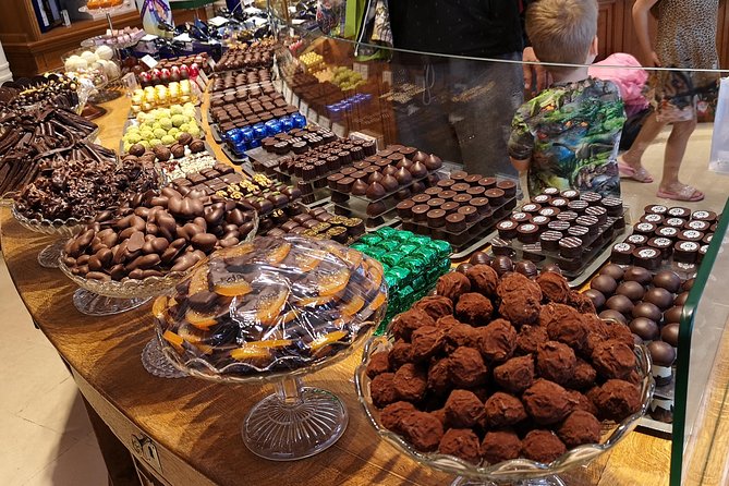 Paris Sweet & Chocolate Family Treasure Hunt - Macarons, fifteen flavors, and a child-sized choice