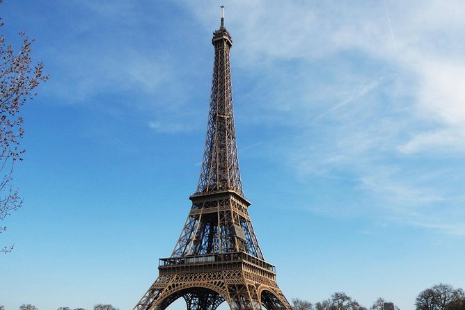 Paris Treasure Hunt – Explore the Seine from Louvre to Eiffel - From the Louvre toward the Musée d’Orsay