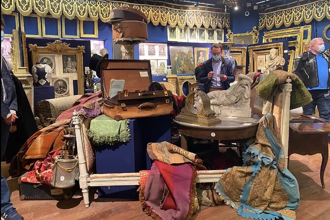 Paris Treasure Hunt to the Auction Rooms - Learning to spot possible fakes