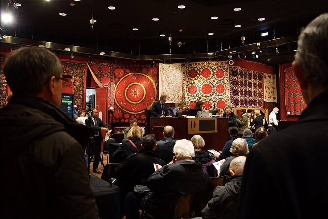Paris Treasure Hunt to the Auction Rooms - Coffee and auction talk in the 9th Arrondissement