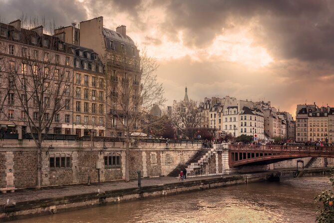 Paris WWII: Occupation & Liberation Exploration Game and Tour - A different way to meet wartime Paris
