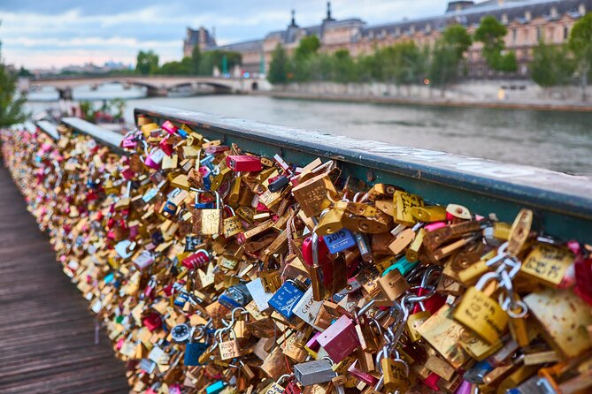 Paris WWII: Occupation & Liberation Exploration Game and Tour - Crossing the Seine at Pont des Arts