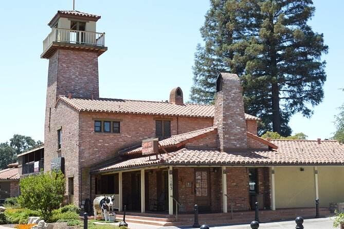 Paso Robles Scavenger Hunt Walking Tour and Game - The Paso Robles Inn and downtown architecture