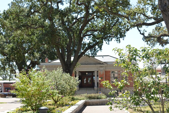 Paso Robles Scavenger Hunt Walking Tour and Game - Starting at 725 12th Street