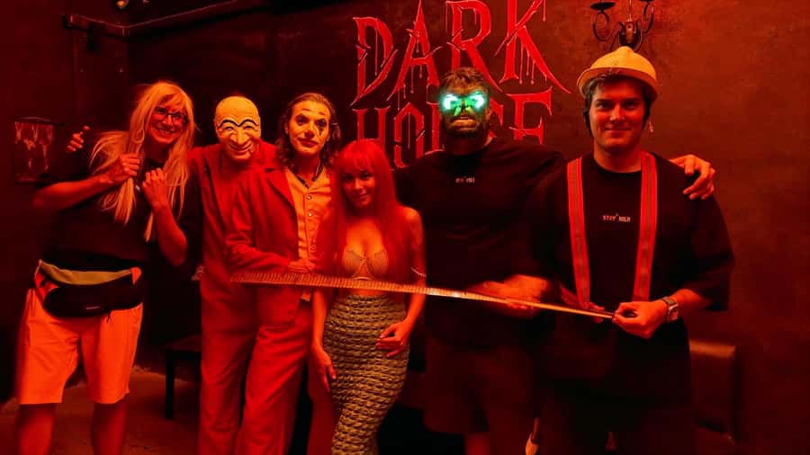Phuket: Dark House Horror Quest Game - Arriving at the blue house with the dark door