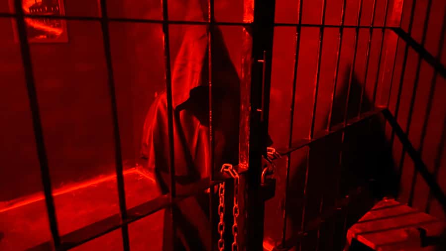 Phuket: Dark House Horror Quest Game - Choosing Light or Classic before the first scare