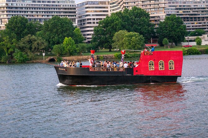 Pirate Ship Treasure Hunt Cruise with Face Painting - Georgetown University and the upper deck