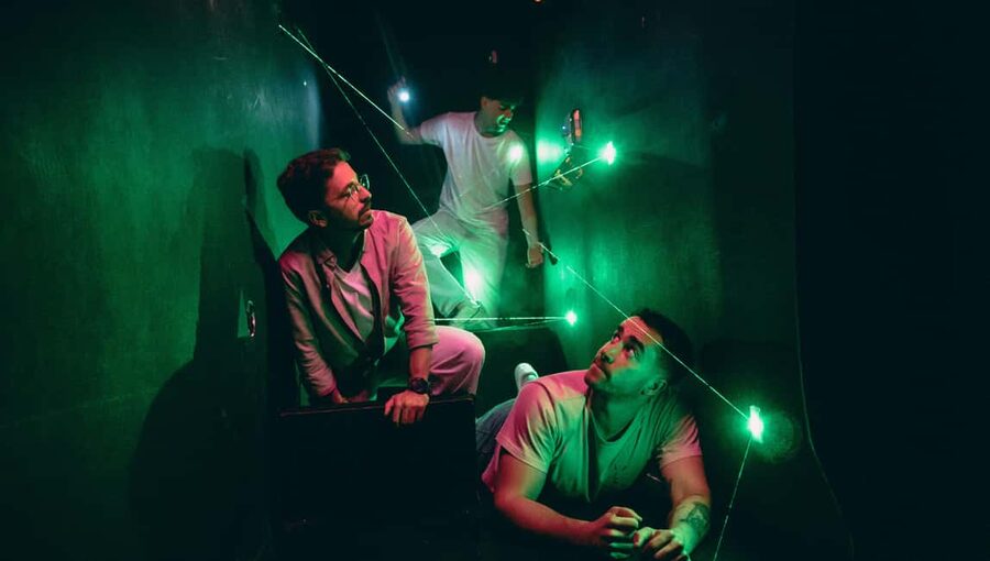 Porto Escape Room : Prison Robbery - English support makes the game easier to share
