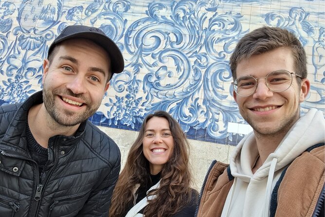 Porto Scavenger Hunt and Sights Self-Guided Tour - A phone-led introduction to central Porto