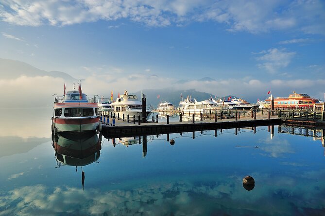 Private 1 Day Sun Moon Lake Escape Tour from Taipei - Ci’en Pagoda and the photo stop