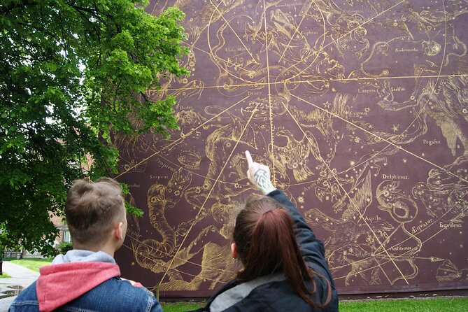 Private 2-Hour Tour with City Game in Gdańsk - Beginning on a traditional street