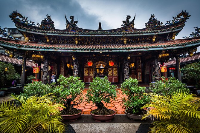 Private Car: 8 Hour Highly Customized Taipei City Exploration! - Dihua Street: old Taipei with food in reach