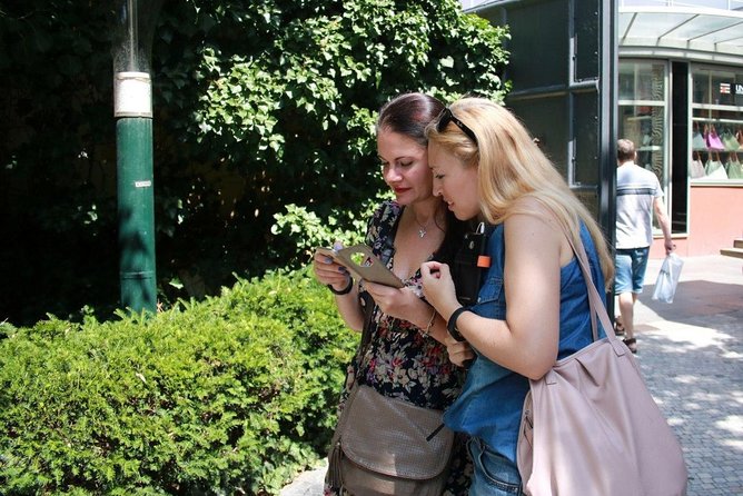 Private city discovery tour - A Historical Treasure Hunt - The family test: playful, but not childish