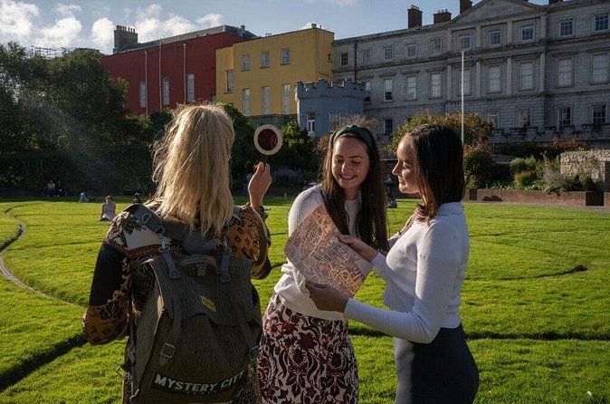 Private Dublin Treasure Hunt Self Guided Tour - Rain, wind, and the search for a place to sit