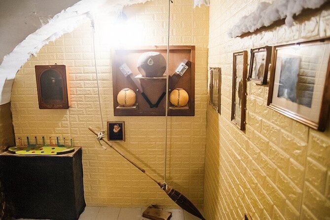 Private Escape Game Experience in Budapest - Atmosphere, props, and room condition