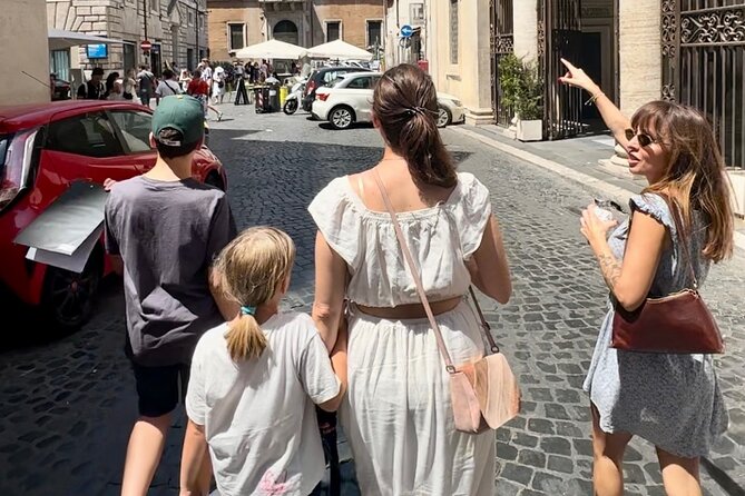 Private Family Scavenger Hunt & Art Lab Tour – Rome Landmarks - The art lab lets everyone make something
