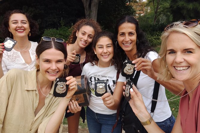 Private Family Treasure Hunt | Guided, fun & 100% Offline | Xventura Barcelona - Following the case toward Arc de Triomf