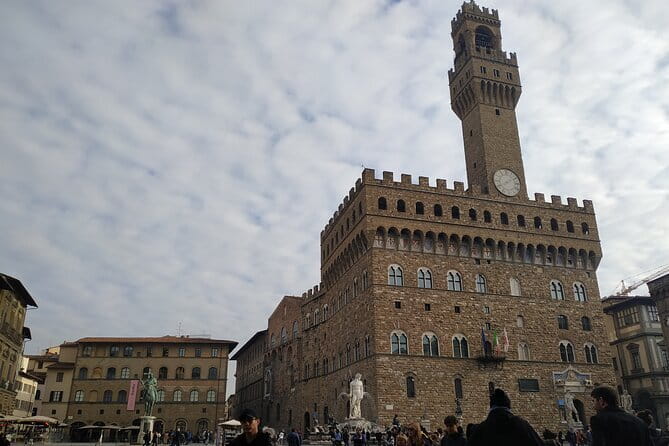 Private Kids Treasure Hunt in Palazzo Vecchio. Timed entry! - Turning Piazza della Signoria into a treasure map