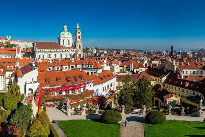 Private Lesser Town tour - Historical Treasure Hunt - How the remote guide and smartphone system work