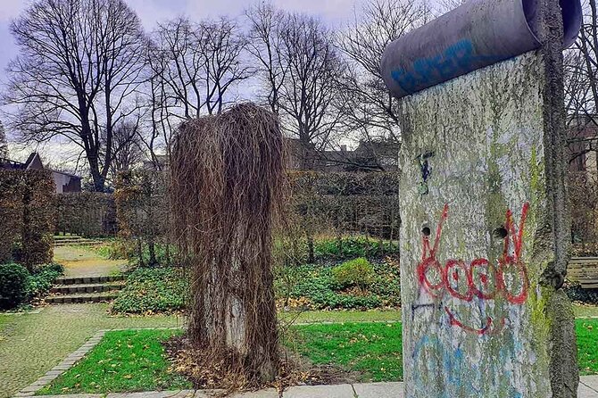 Private scavenger hunt around Broich Castle in Mülheim an der Ruhr - Timing, access, and what to bring