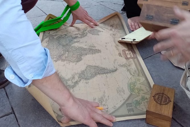 Private Treasure Hunt The Explorer | Guided, fun & 100% Offline | Xventura - What the private format adds