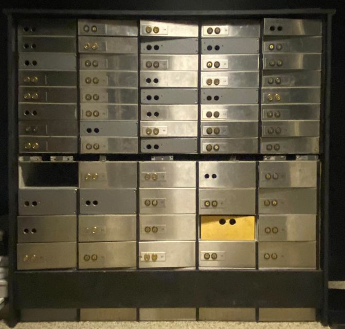 Reykjavik: The Bank Heist Escape Room Experience - One hour makes every clue count