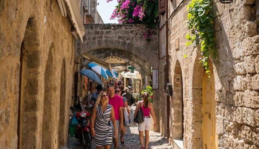 Rhodes: Private Medieval City Treasure Hunt with Food Stop - Sea views, gates, and the pleasure of looking closely