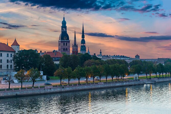 Riga Scavenger Hunt and Highlights Self Guided Audio Tour - Eleven stops, with Riga’s major sights in view