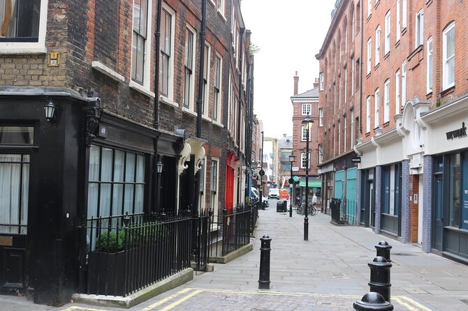 Rock & Roll London: Self-Guided Music Mystery Walk - How the self-guided format changes the experience