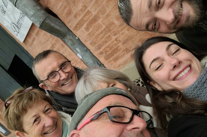 Romantic Toulouse: Self-Guided Love Story Puzzle Walk - A love story begins at Place du Capitole