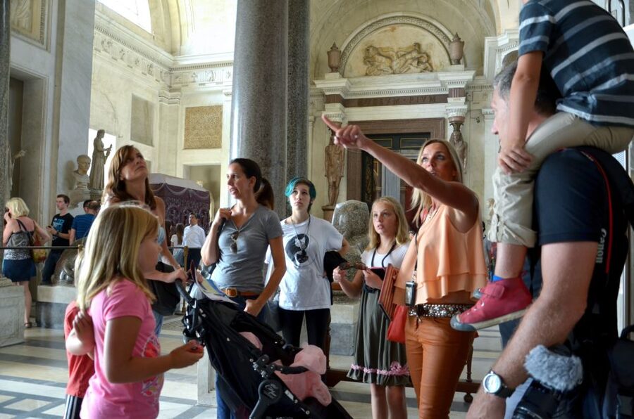 Rome: 2.5-Hour Family Vatican Highlight Scavenger Hunt - Why a scavenger hunt helps at the Vatican