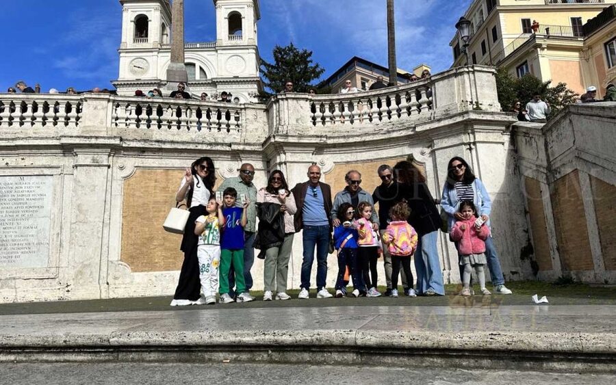 Rome: Treasure Hunt for Kids and Families Trevi and Pantheon - Finding clues around the Spanish Steps