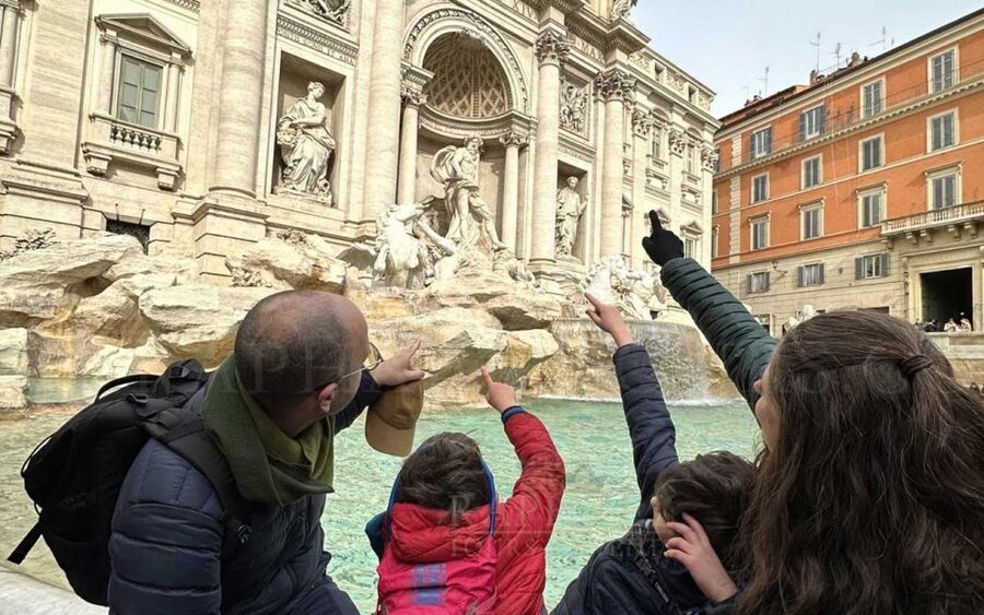 Rome: Treasure Hunt for Kids and Families Trevi and Pantheon - How the guide keeps children involved
