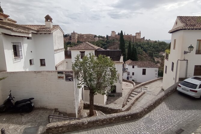 Royal Secrets of Granada: Self-Guided Dynasty Puzzle Quest - Paseo de los Tristes and the Darro River