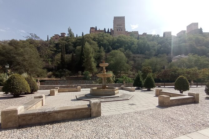 Royal Secrets of Granada: Self-Guided Dynasty Puzzle Quest - From the Arabic market to Calle Oficios