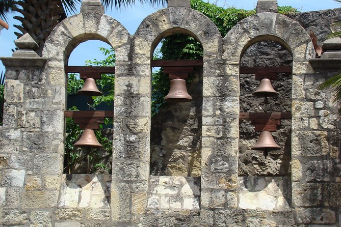 San Antonio Scavenger Hunt Adventure - San Fernando Cathedral adds a quieter historical stop