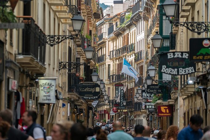 San Sebastian Scavenger Hunt & Highlights Self Guided Audio Tour - The Aquarium and Gipuzkoa Plaza