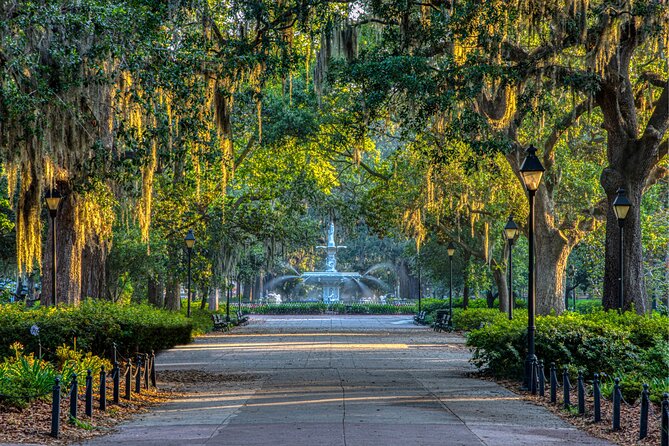 Savannah Scavenger Hunt and Highlights Self Guided Audio Tour - Starting beneath the Forsyth Park fountain