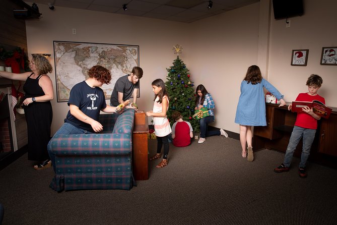 Saving Christmas Escape Room in Chattanooga - How the 45-minute mission unfolds