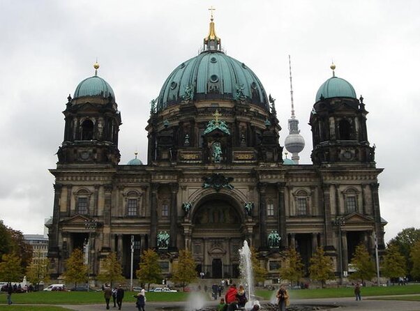 Scavenger Hunt from Maranja Adventure Club - Berlin sightseeing with a code to crack